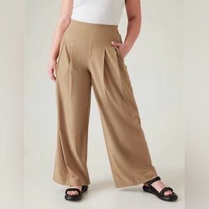 Athleta Brooklyn Heights High Rise Pleated Wide Leg pants Khaki tan size 20 EEUC